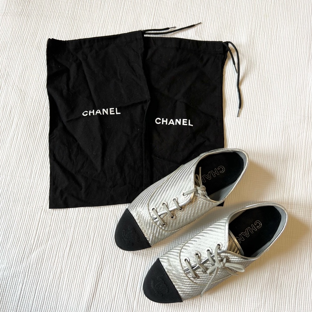 Pre owned Chanel Oxford Loafers Metallic Silver w/Black Toe Size 38 1/2